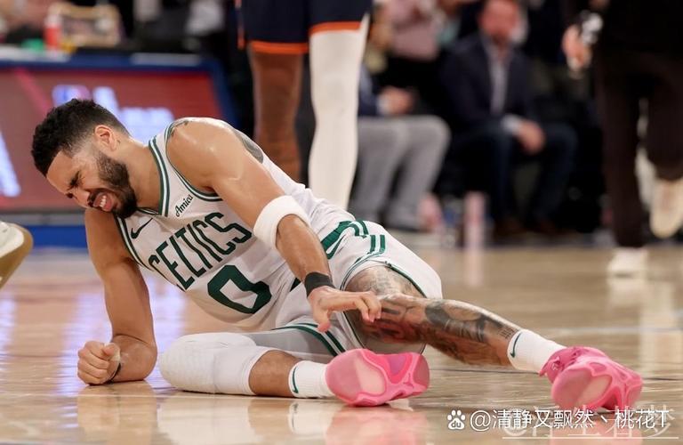 格里芬:塔图姆可能提前复出,但16个月恢复期能有效降低风险 格里芬:塔图姆可能提前复出,但16个月恢复期能有效降低风险