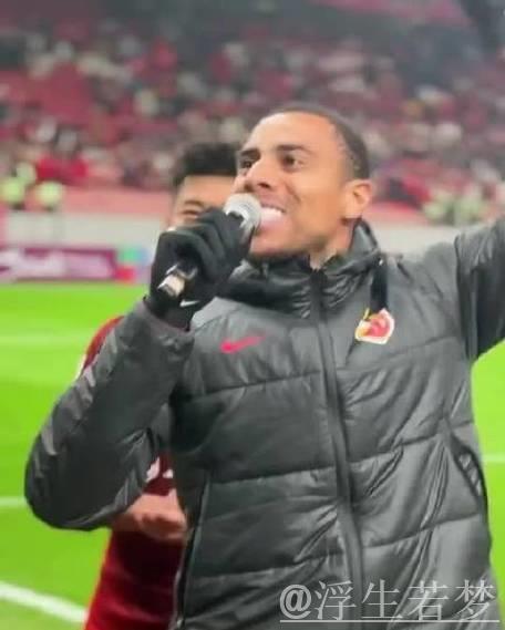 效力八年后，34岁奥斯卡宣布从上海海港退役